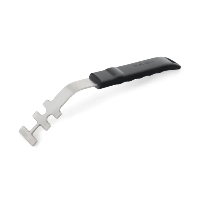 broil-king-grid-lifter-solleva-griglie-universale-per-griglie-in-ghisa-e-acciaio image 1