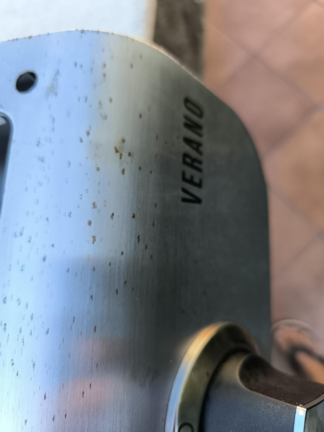 Bella ma con difetti di rifinitura