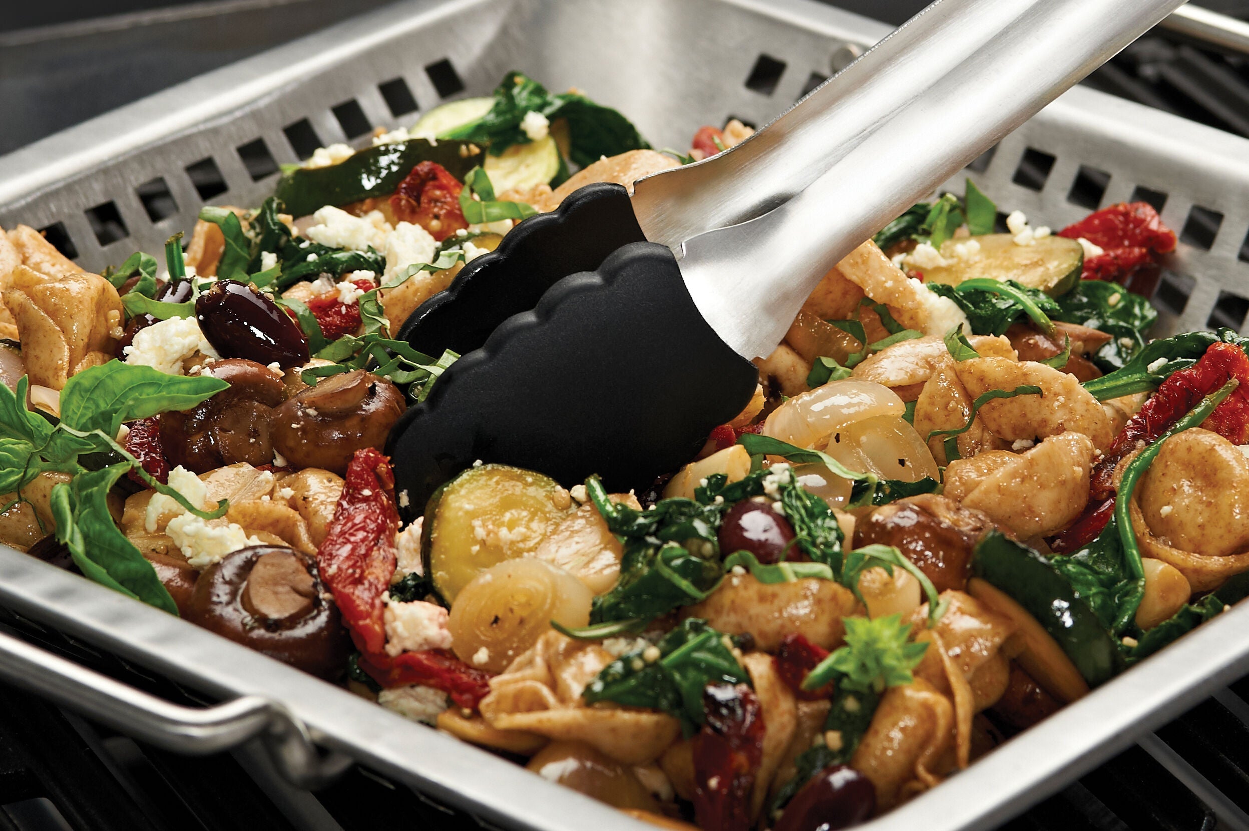 broil-king-grill-wok-wok-barbecue-in-acciaio-inox-forato-30-5-x-30-5-cm image 3