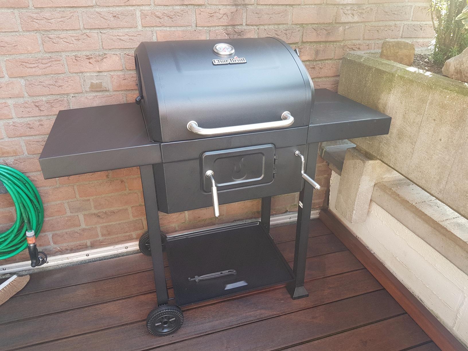 Ottimo barbecue, montaggio impegnativo