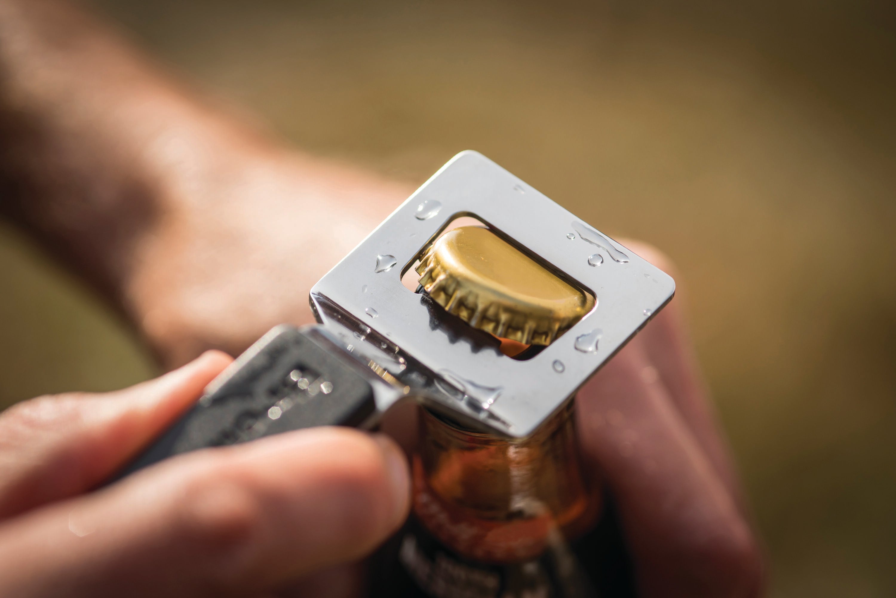 broil-king-bottle-opener-apribottiglie-in-acciaio-inox-stile-spatola-con-manico- image 4