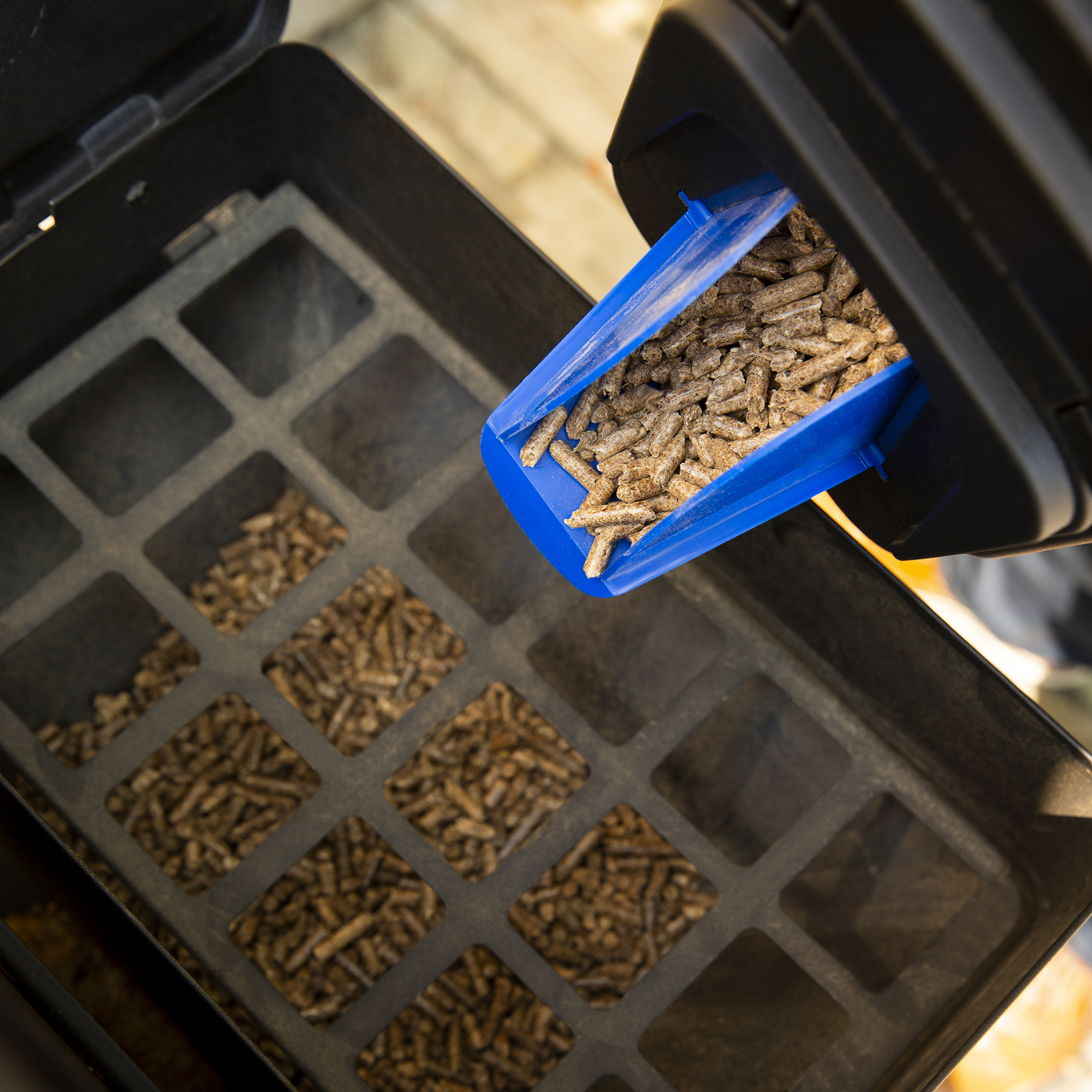 broil-king-wood-pellet-storage-bin-contenitore-di-stoccaggio-pellet-da-20-lbs-co image 5