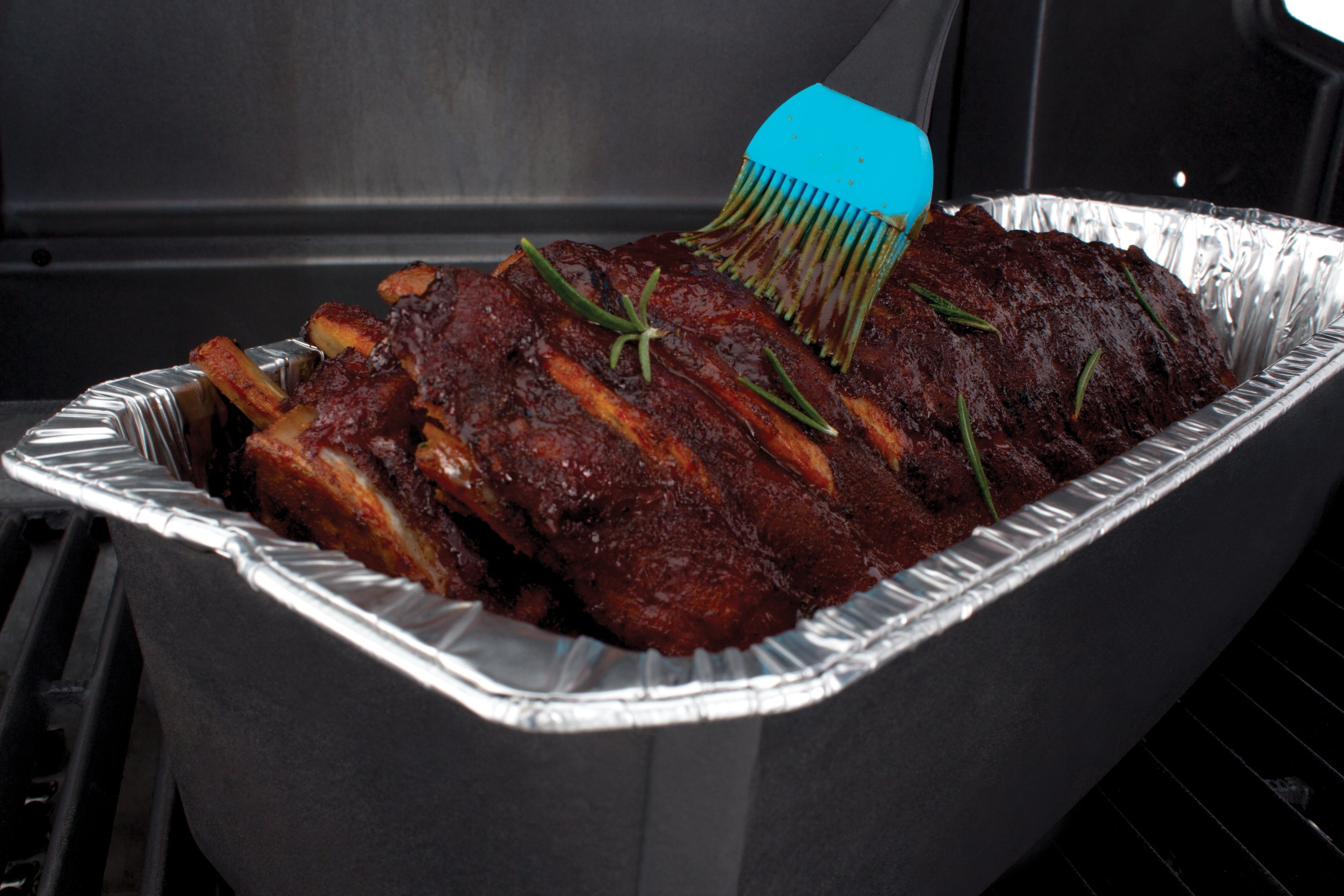 broil-king-foil-rib-roaster-coppia-di-teglie-monouso-in-alluminio-per-costine-co image 3