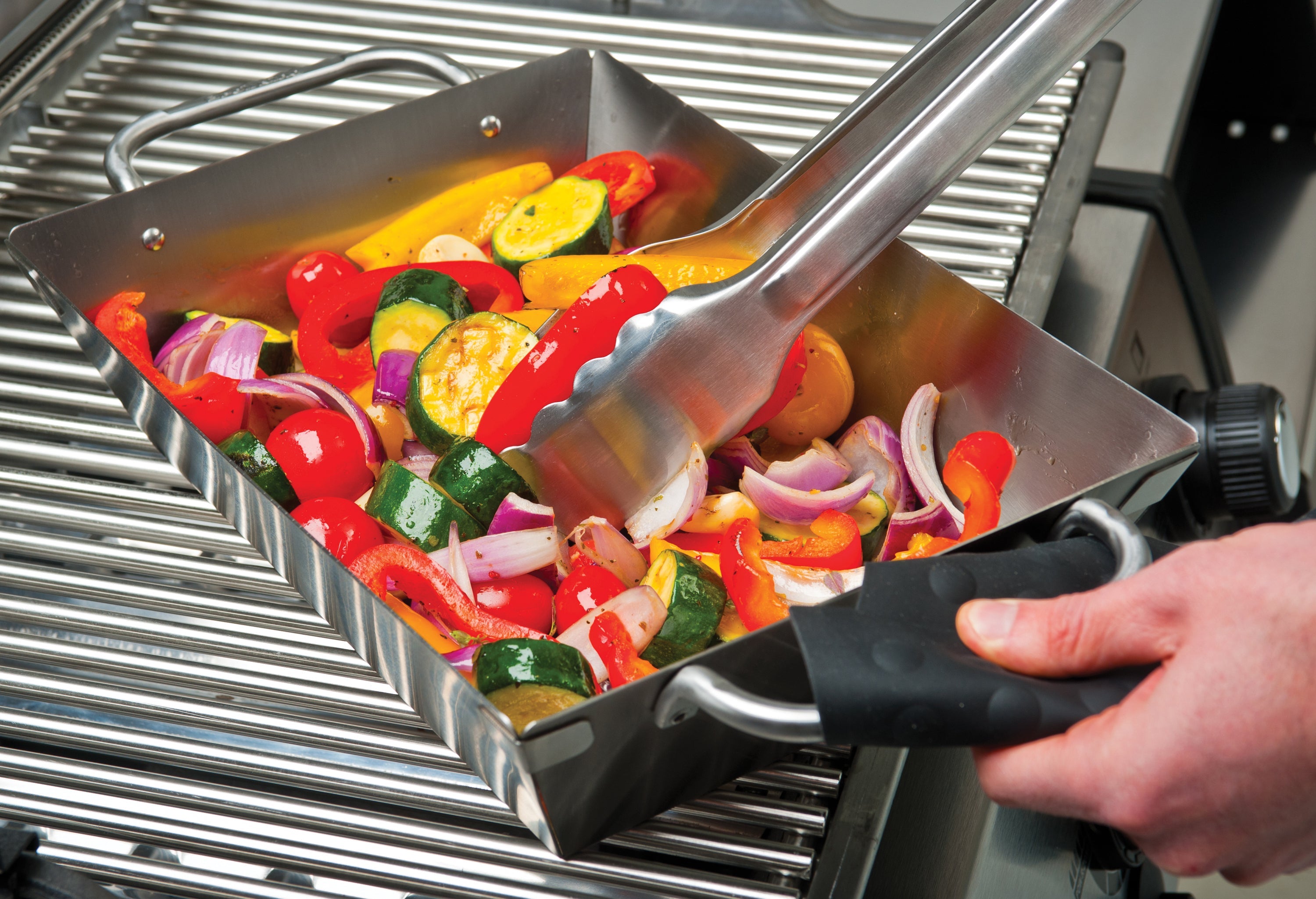 broil-king-wok-per-barbecue-deep-dish-in-acciaio-inossidabile-13-x-9-75-con-mani image 3